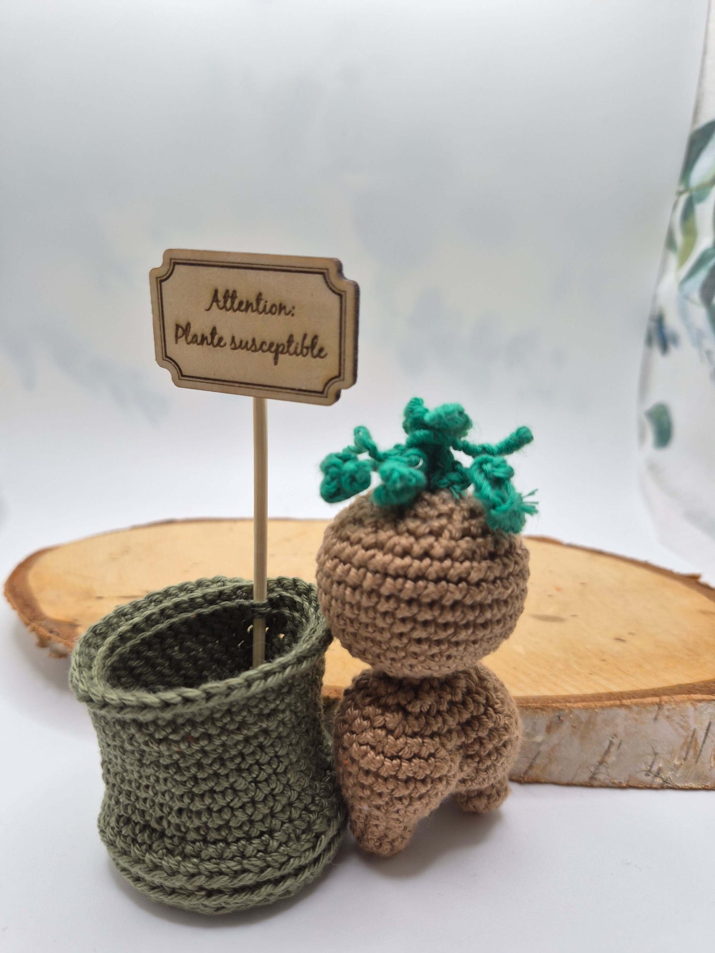 Amigurumi Mandragore  "Attention : très susceptible"